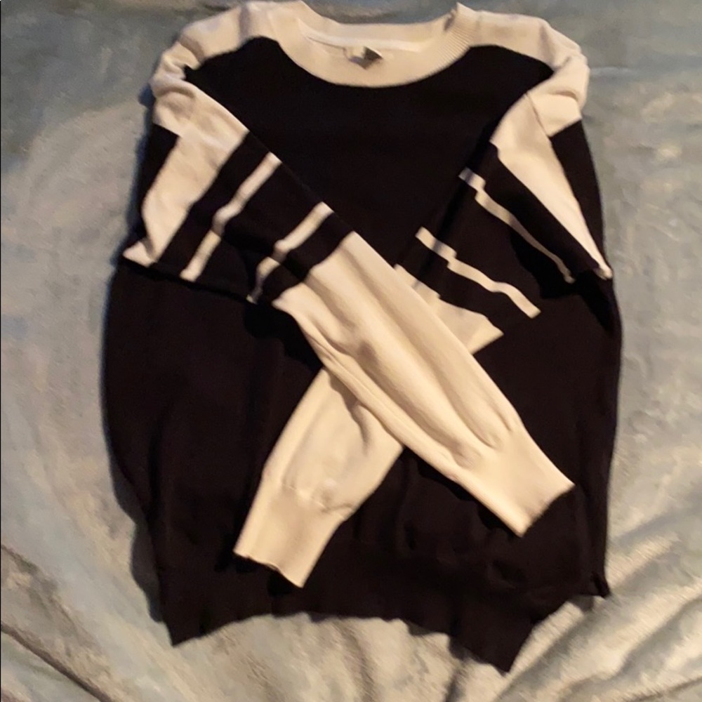 Light weight sweater